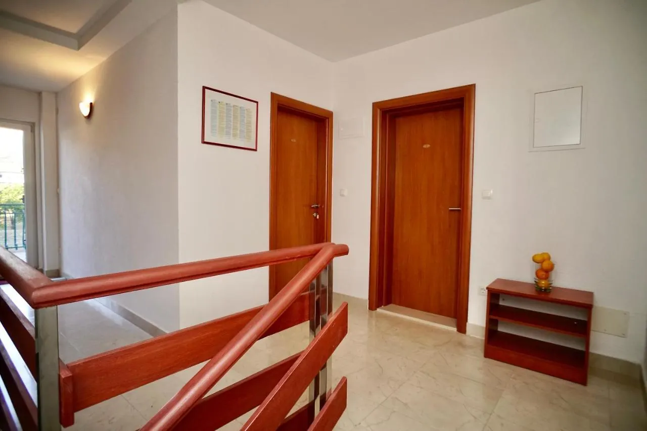 Apartments Betanija Trogir 0*,  Kroatië